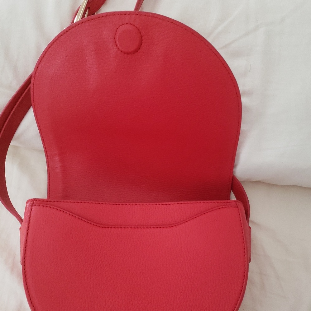 Tory Burch T-Serif Saddlebag Red Pebbled - Picture 5 of 10